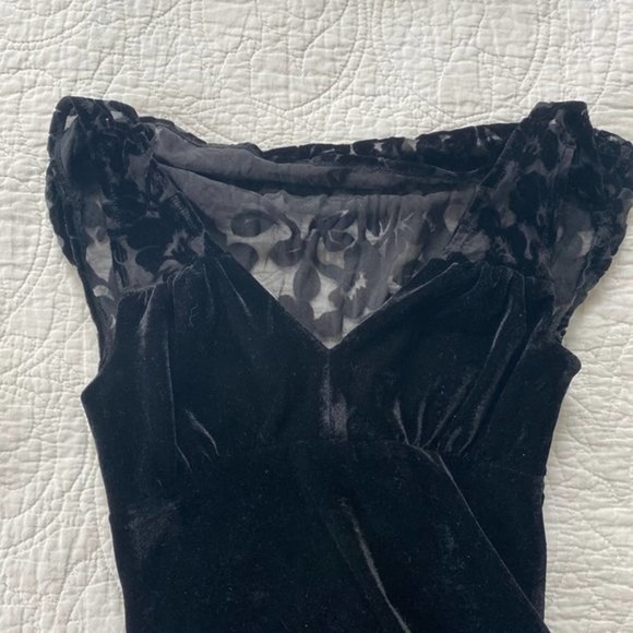 RARE ModCloth Pin-Up To The Challenge Velvet Dress - Picture 5 of 7